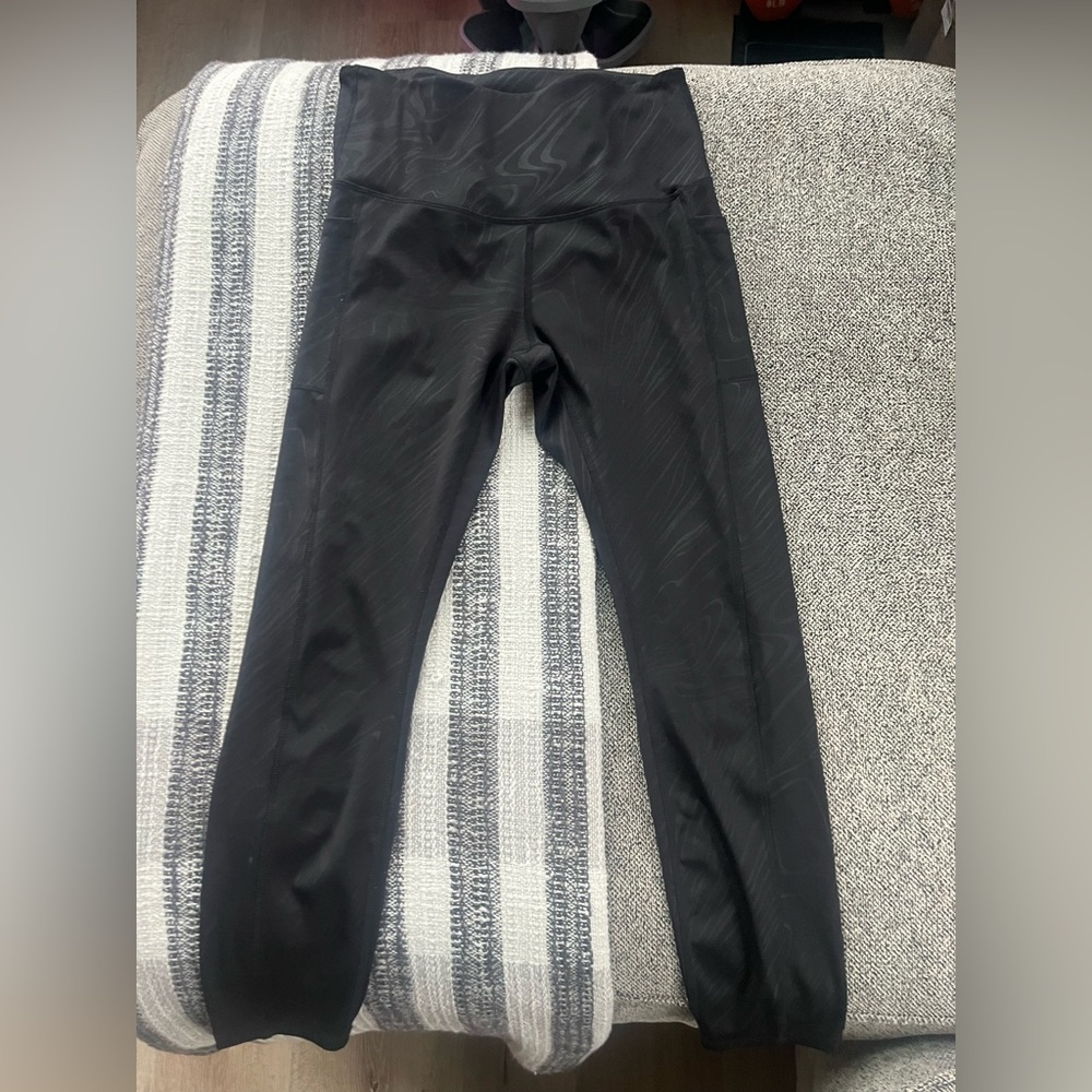 These black leggings are super stretchy and comfortable